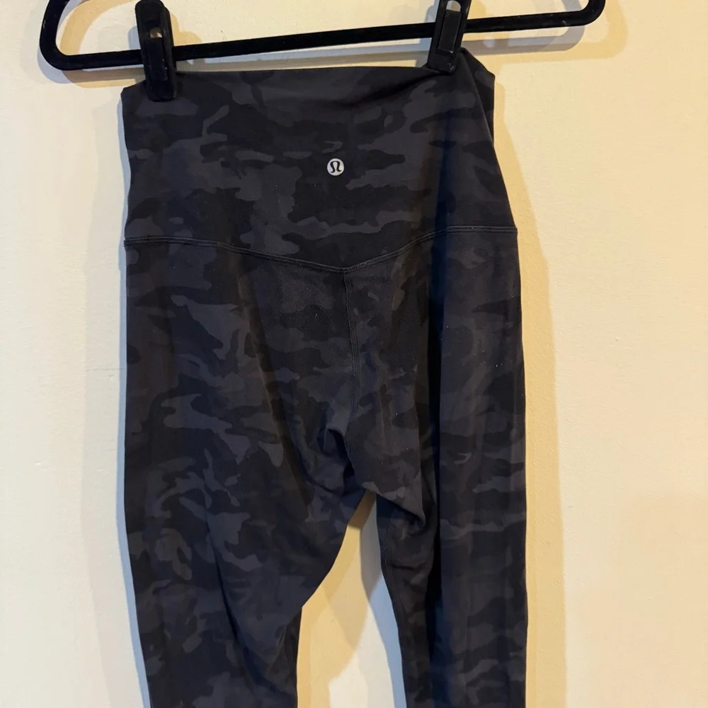 Lululemon align black incognito camo 28” pant - Picture 4 of 8